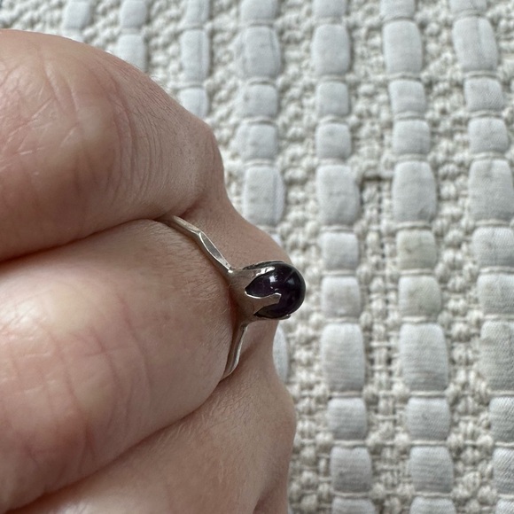Sterling silver amethyst ring size 8 - Picture 3 of 4